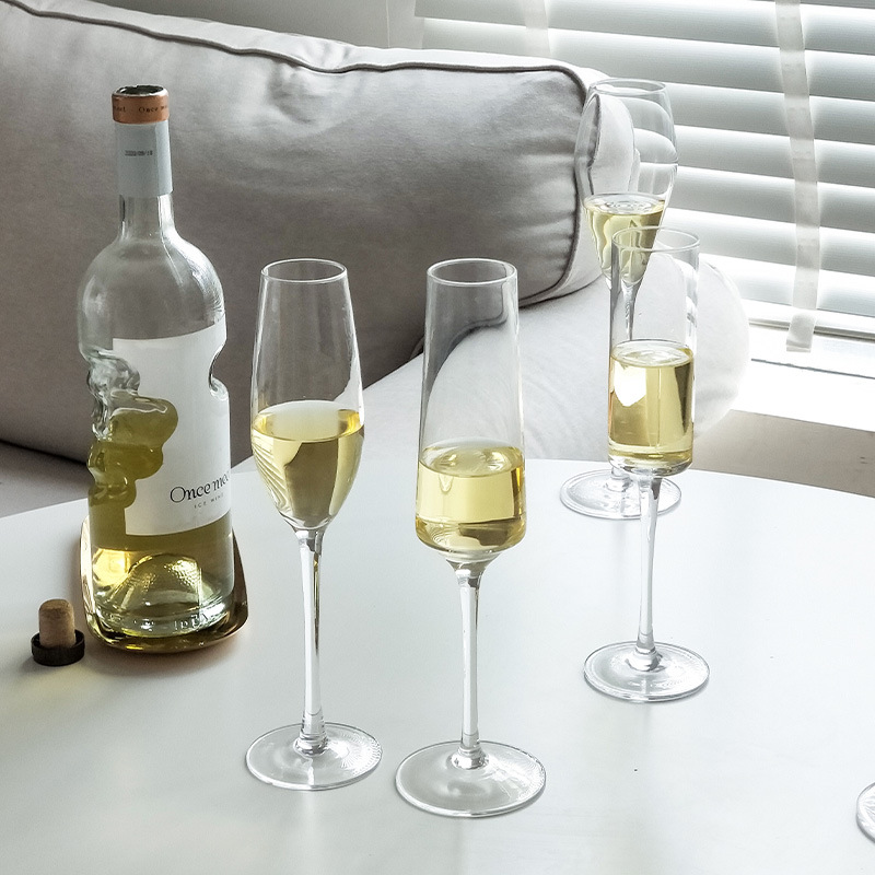 Slanted champagne glass, high appearance level, tall glass, flute cocktail, straight wine glass, cinched sparkling wine glass Specification drawing