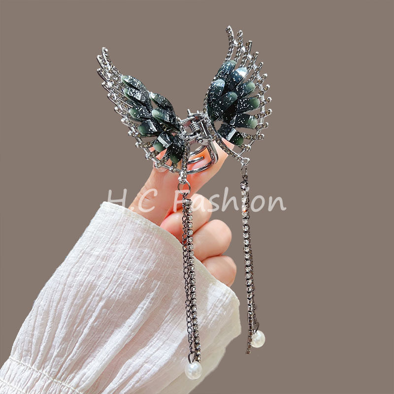 High-end black crystal angel wing pearl tassel grappling clip, feminine shark clip, back of the head updo hair clip Application Scenario