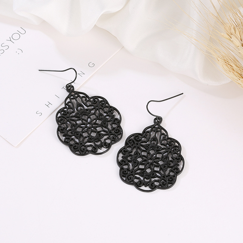 New fashionable court-style checkered hollowed-out earrings from Europe and America are on sale on AliExpress wish. Wholesale alloy electroplated earrings Specification drawing