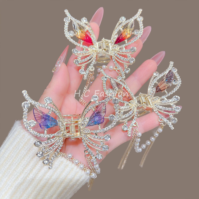 Butterfly hair clips exude a high-end feminine charm. Semi-tied hair tassel pendant hair accessory, a new style that makes women look super fairy-like. Back of the head clipper full figure