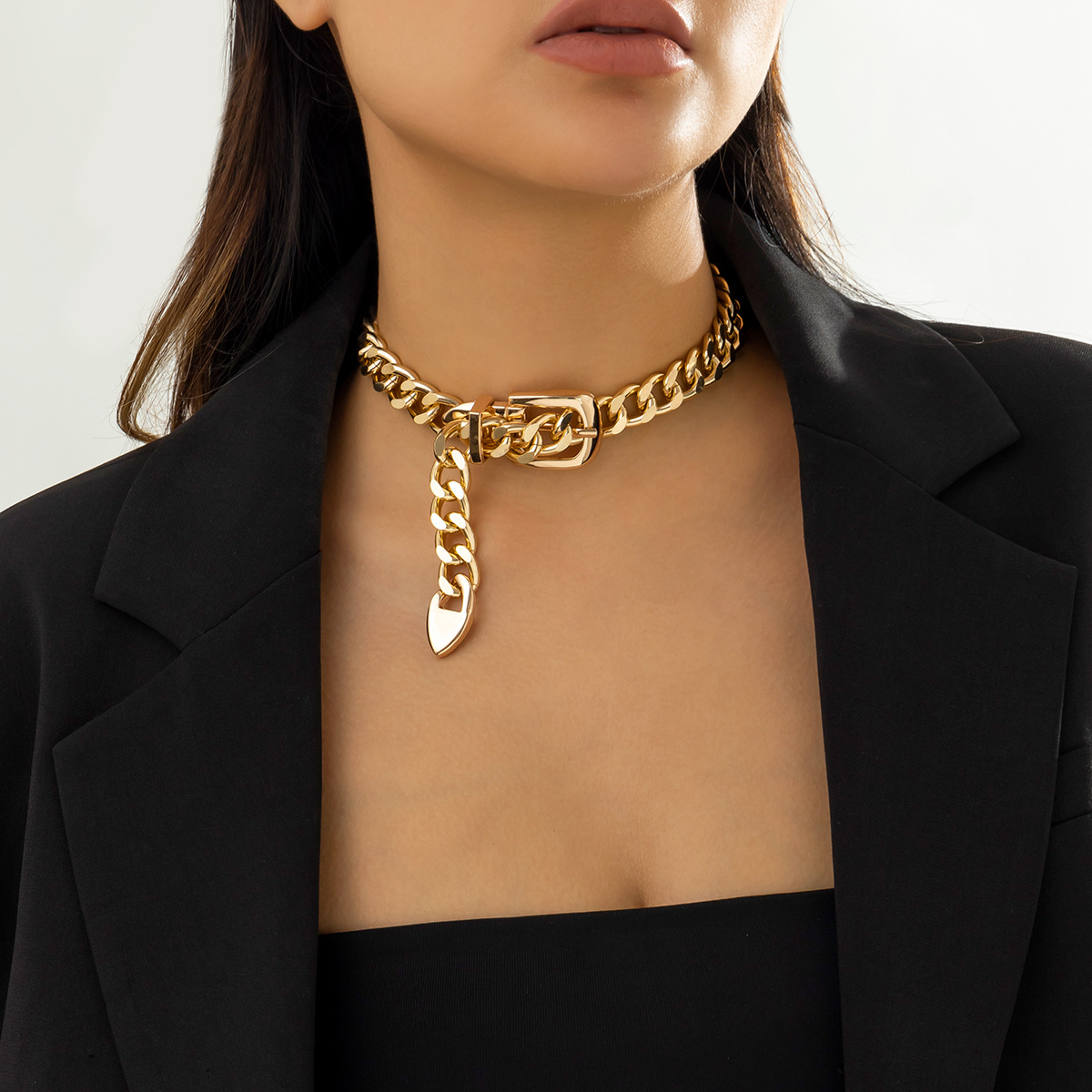 European and American cross-border hip-hop, simple design sense belt buckle chain collarbone neck chain, retro cold style personality necklace details Picture