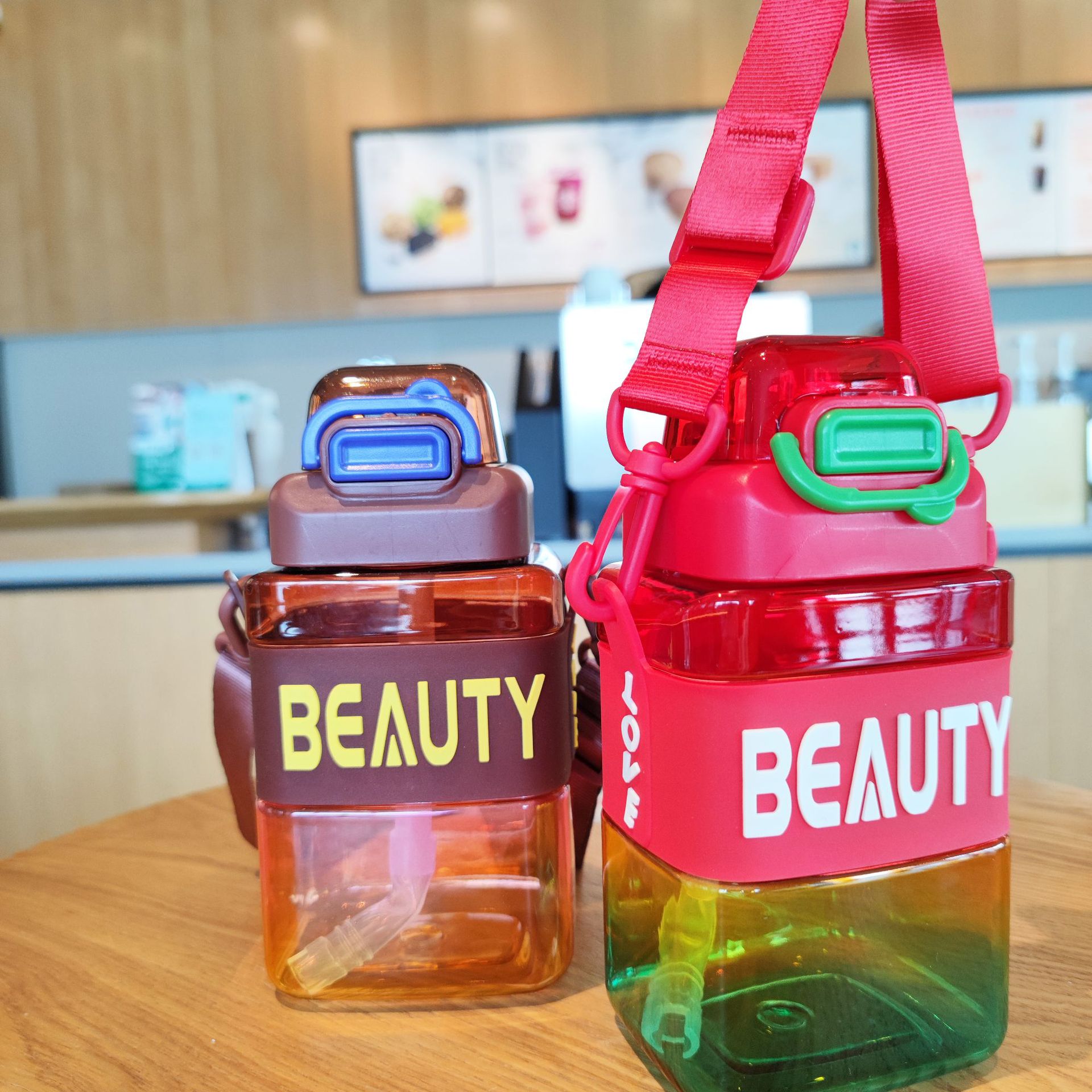 Wholesale cross-border e-commerce new high appearance level rectangular children's straw plastic water cup portable crossbody strap water bottle Specification drawing