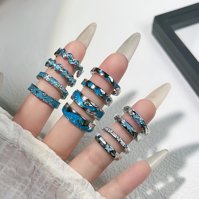The "Sea Blue" series of drip glaze simple couple rings have a gender-neutral, niche design sense and a unique, fashionable and high-end look Application Scenario