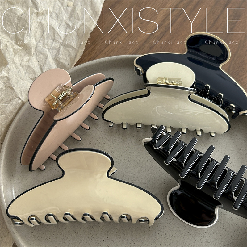 Medium and large-sized acetate acrylic hair clips, Japanese and Korean fashionable and elegant hair clips, versatile solid color clips, headwear and hair accessories Application Scenario