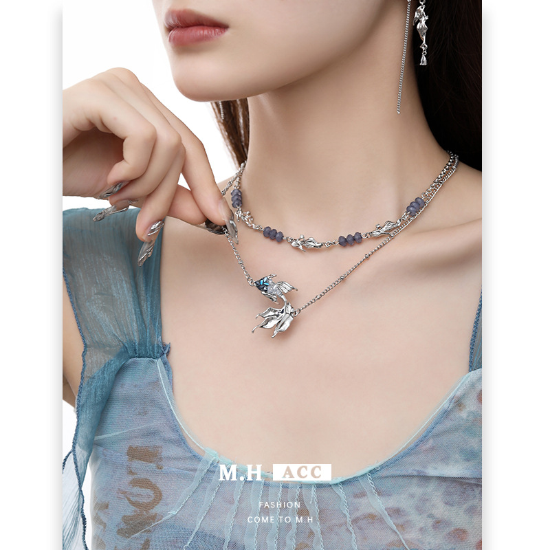 Double-layer layered gradient blue goldfish necklace with a fashionable design sense, cool and ins-style collarbone chain, original and niche pendant details Picture