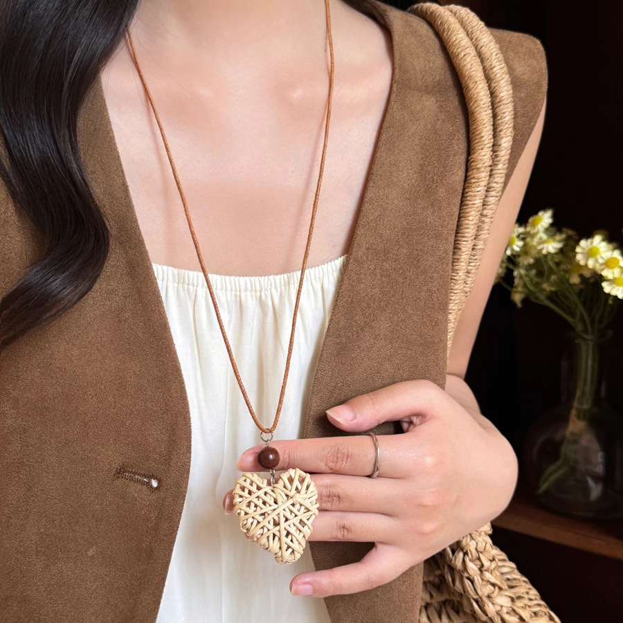 Bohemian ethnic style heart moon woven necklace, women's summer long neck-hanging hoodie chain pendant accessory details Picture