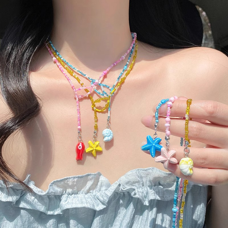 Dopamine colorful beaded butterfly necklace, a light luxury and niche design for women, a millennial style collarbone chain, a sweet and cool neck chain for women full figure