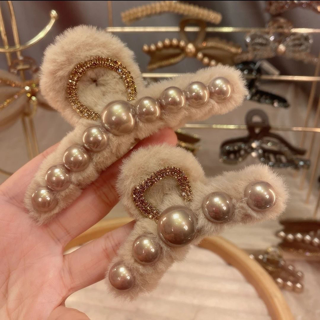 High-end and exquisite fur clip for women, 2024 new style hair clip, shark clip on the back of the head, autumn and winter fur hair clip headwear Specification drawing