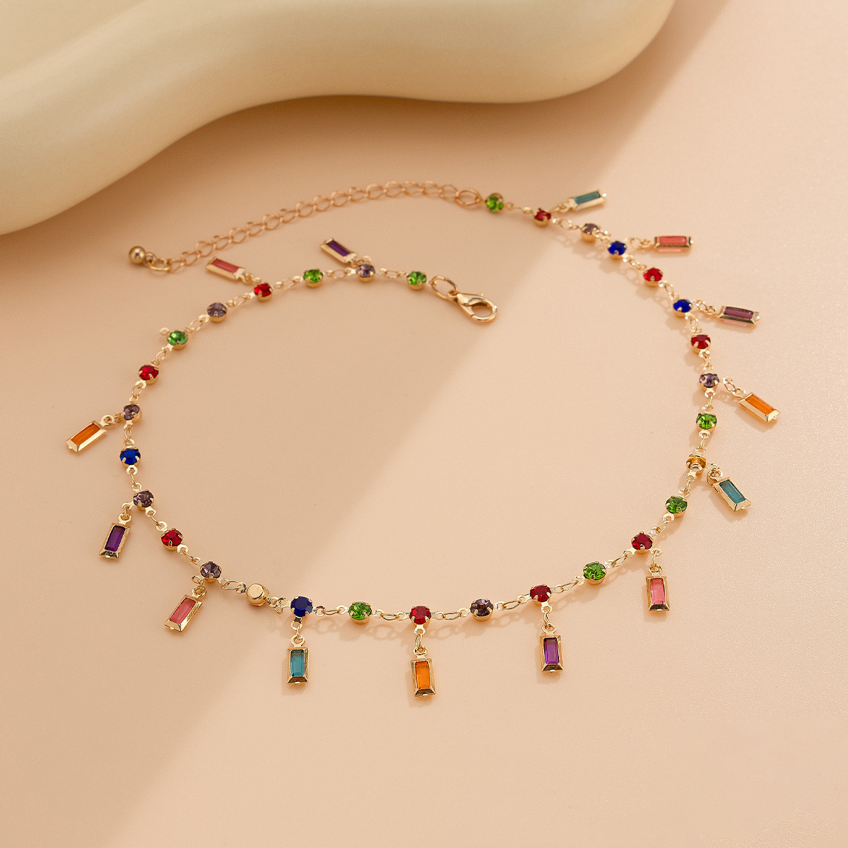 European and American cross-border jewelry, fashionable colorful crystal diamond-encrusted pendant necklace, high-end handcrafted beaded collarbone chain Application Scenario