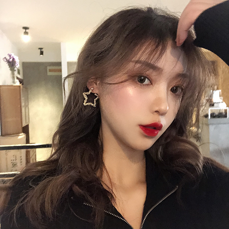 s925 Metal hollowed-out heart-shaped star five-pointed star earrings, women's silver stud earrings, simple, fashionable, individual and trendy details Picture