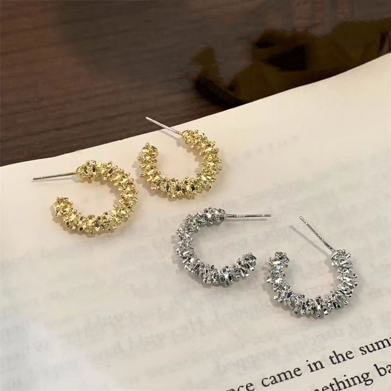 New personalized and versatile irregular C-shaped stud earrings with a feminine, shiny and niche design sense, fashionable and high-end ears full figure