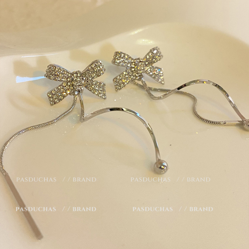 Super sparkling and exquisite tassel bow earrings, a unique and niche design for women, with long zirconia stud earrings wrapped around, a best-selling ear accessory Specification drawing