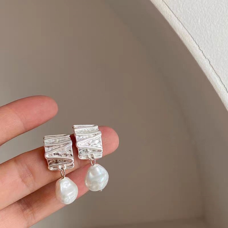Textured pearl earrings for women, simple, fashionable, individual and elegant. S925 stud earrings, versatile and elegant earrings details Picture