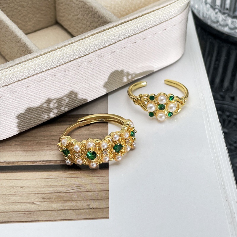 The ring features a feminine court-style lace, hollowed-out pearl inlay, adjustable ring, a niche design, and a retro, light luxury accessory trend Application Scenario