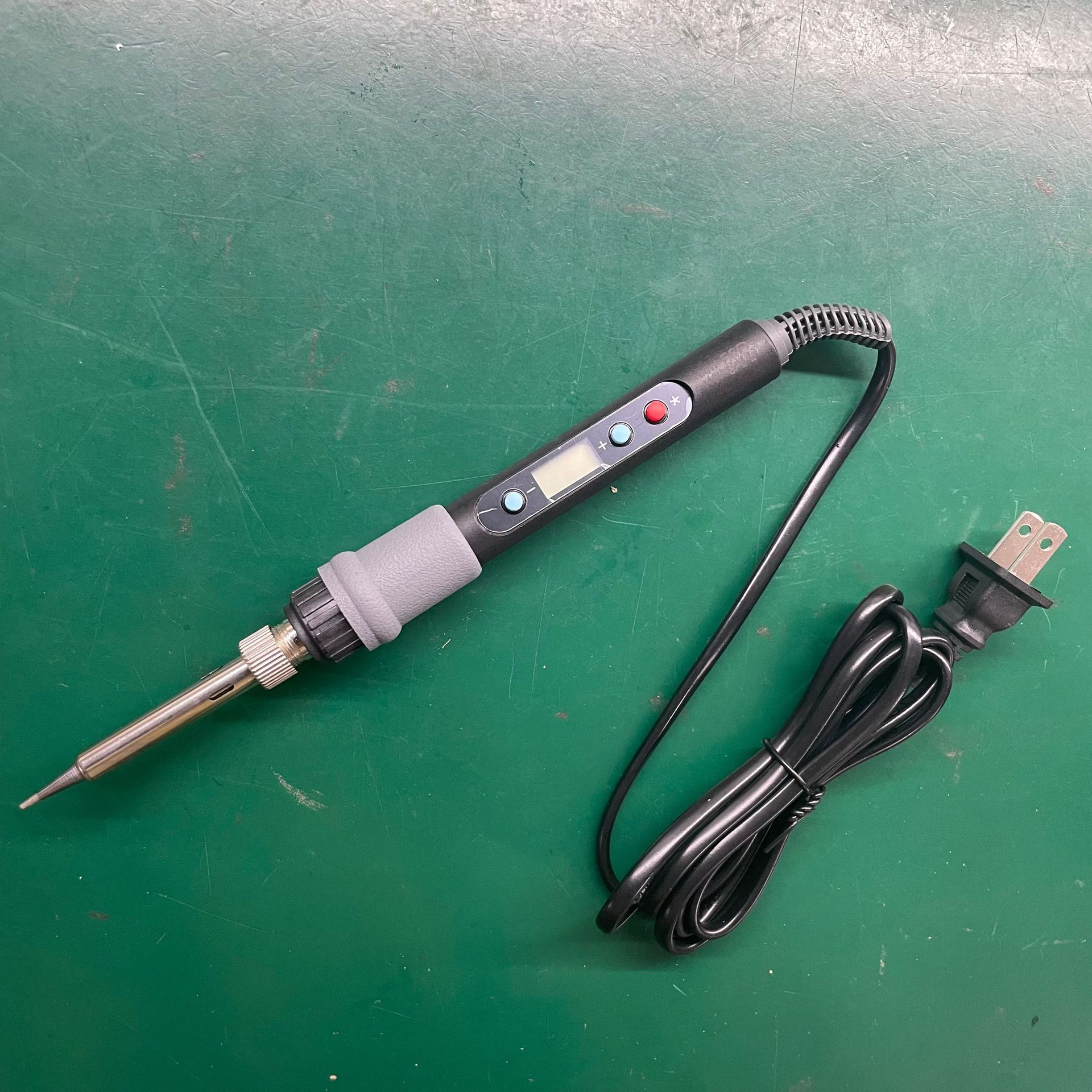 Foreign trade cross-border digital display adjustable temperature constant temperature soldering iron, internal heating type soldering pen 110/220V electric soldering iron set details Picture