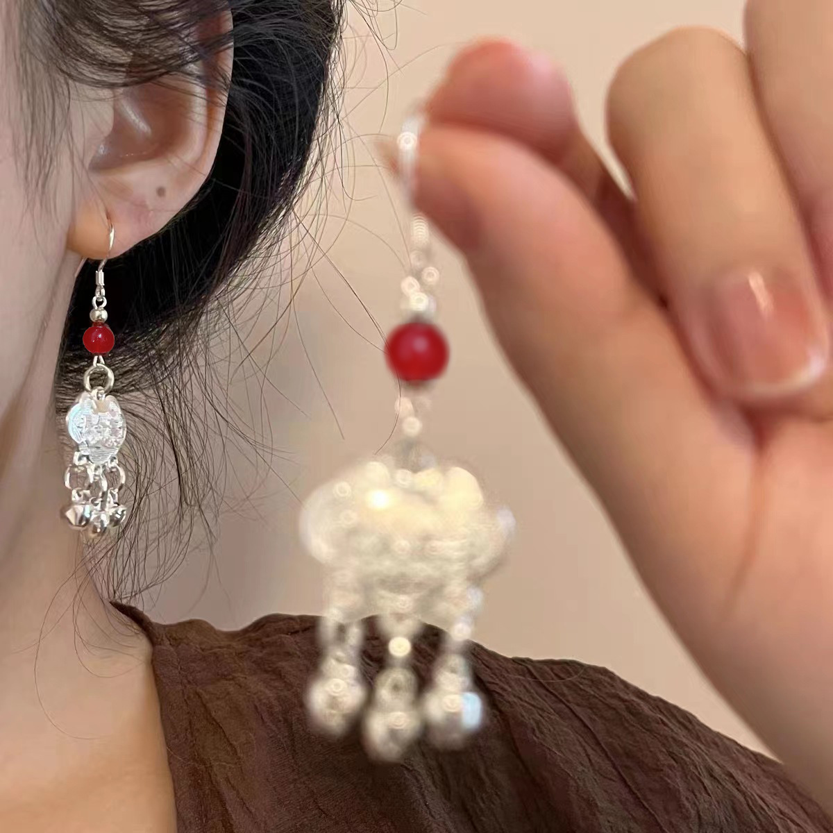 New Chinese-style peace lock, bell pendant, ear hook, feminine charm, versatile, retro and high-end ethnic style ear stud full figure