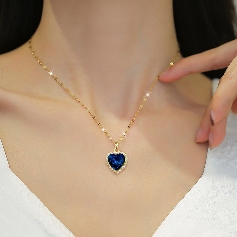 【 Titanium Steel 】 Full diamond heart, light luxury, elegant and luxurious. Full diamond necklace, versatile collarbone chain for female Internet celebrities, titanium steel chain details Picture