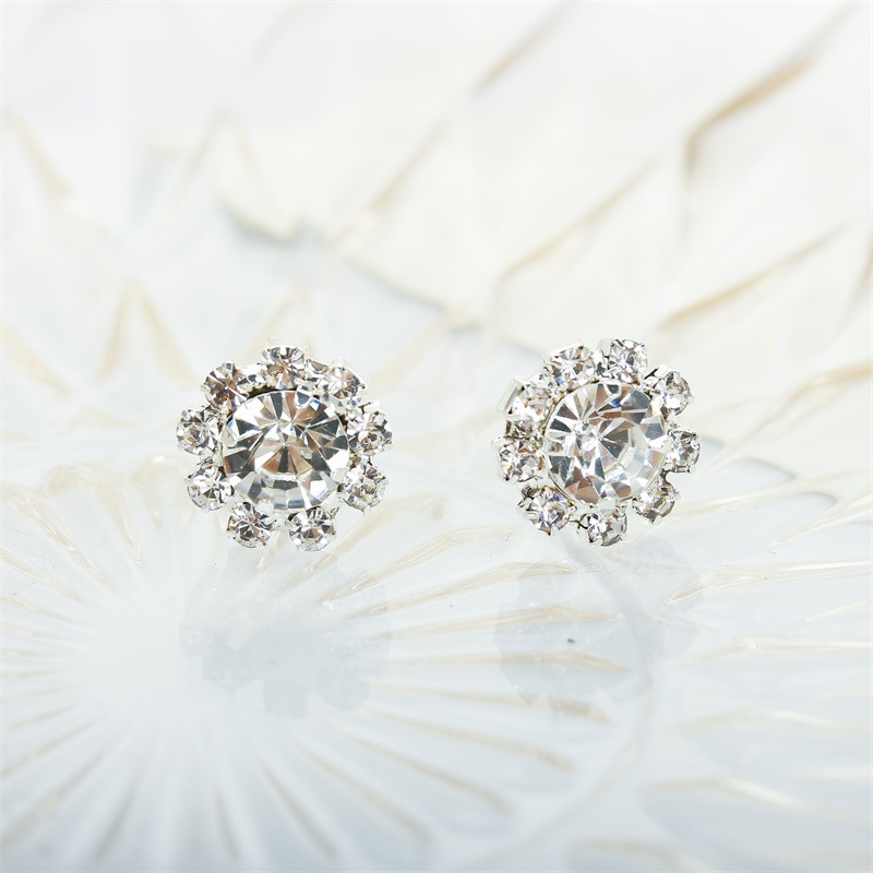 Korean version sun flower zircon stud earrings, fashionable crystal gemstone earrings, wholesale of European and American export earrings Application Scenario