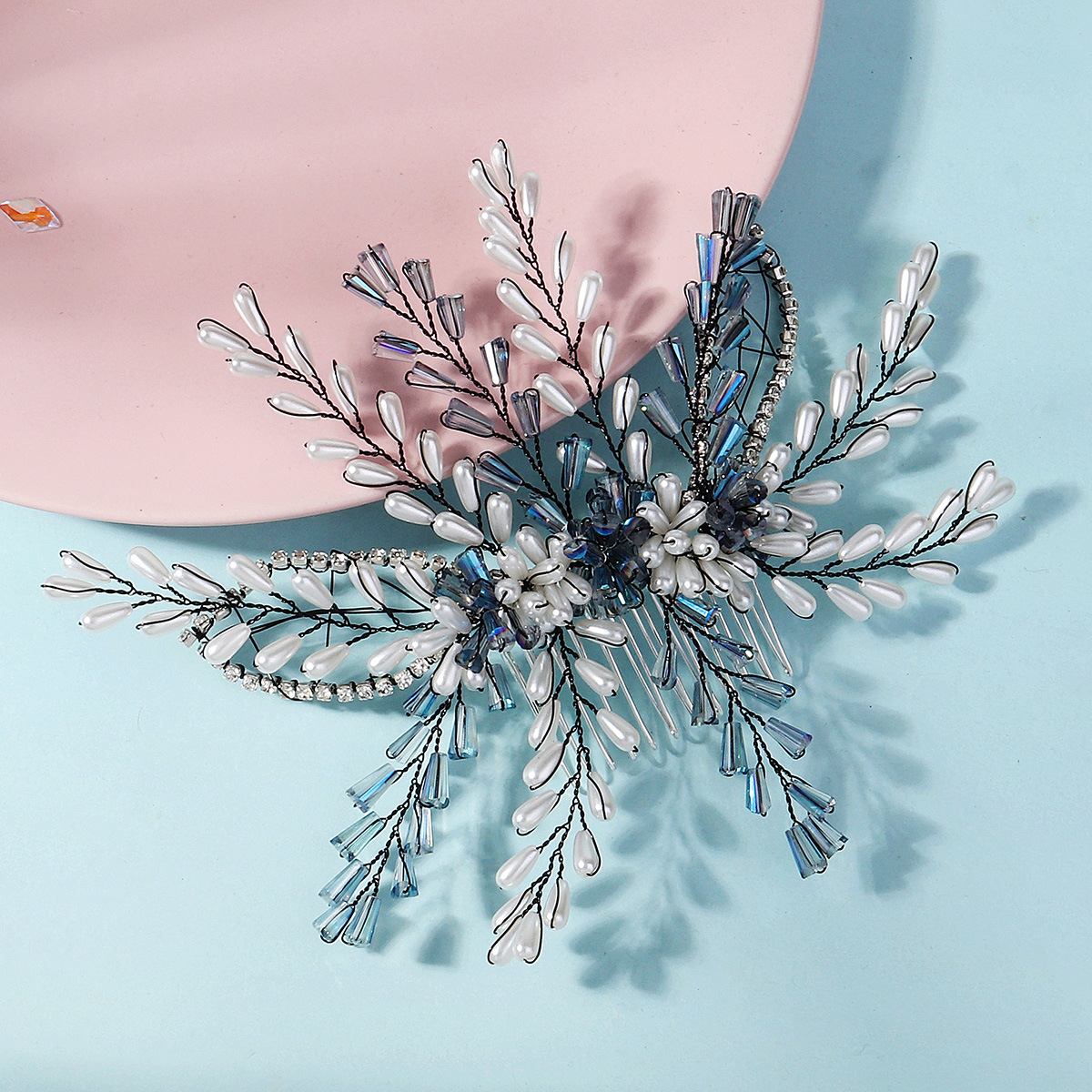 European and American cross-border accessories, versatile bridal hair combs, wedding balls, party upsets, headwear, handcrafted pearl and crystal hair combs details Picture
