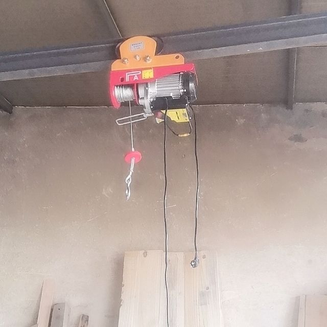 Micro electric hoist, 220V household small crane, 05-ton dual-purpose track crane, 1-ton lift full figure