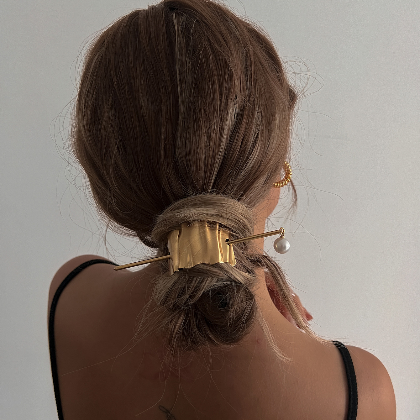 Cross-border bestsellers in foreign trade: Exaggerated alloy personalized hair accessories, European and American style twisted irregular hairpins details Picture