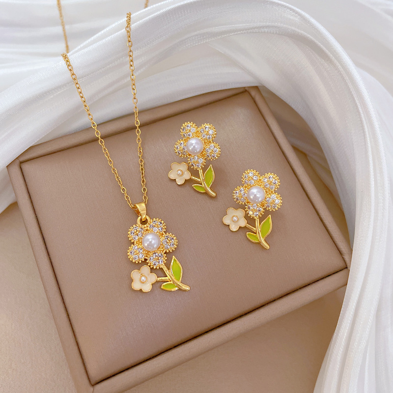 【 Titanium Steel 】 Necklace and earring set, light luxury, full diamond, oil drip, flower, personalized and elegant banquet earrings and necklaces full figure