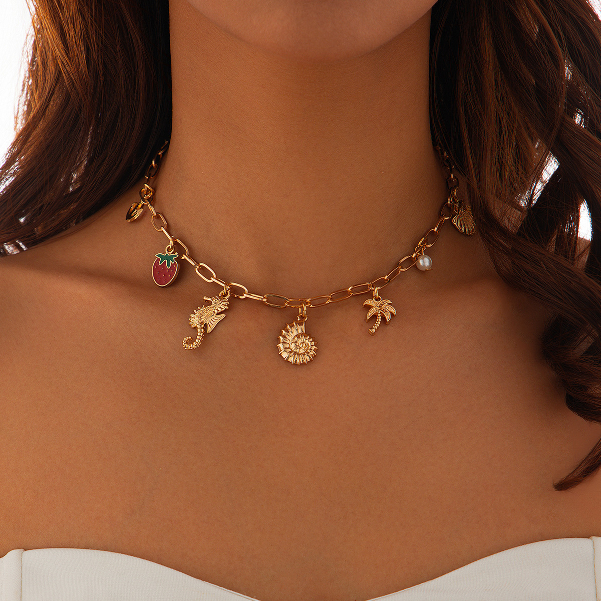 European and American cross-border jewelry, sweet style flower irregular necklace, fresh and elegant, strawberry alloy collarbone chain for women Specification drawing