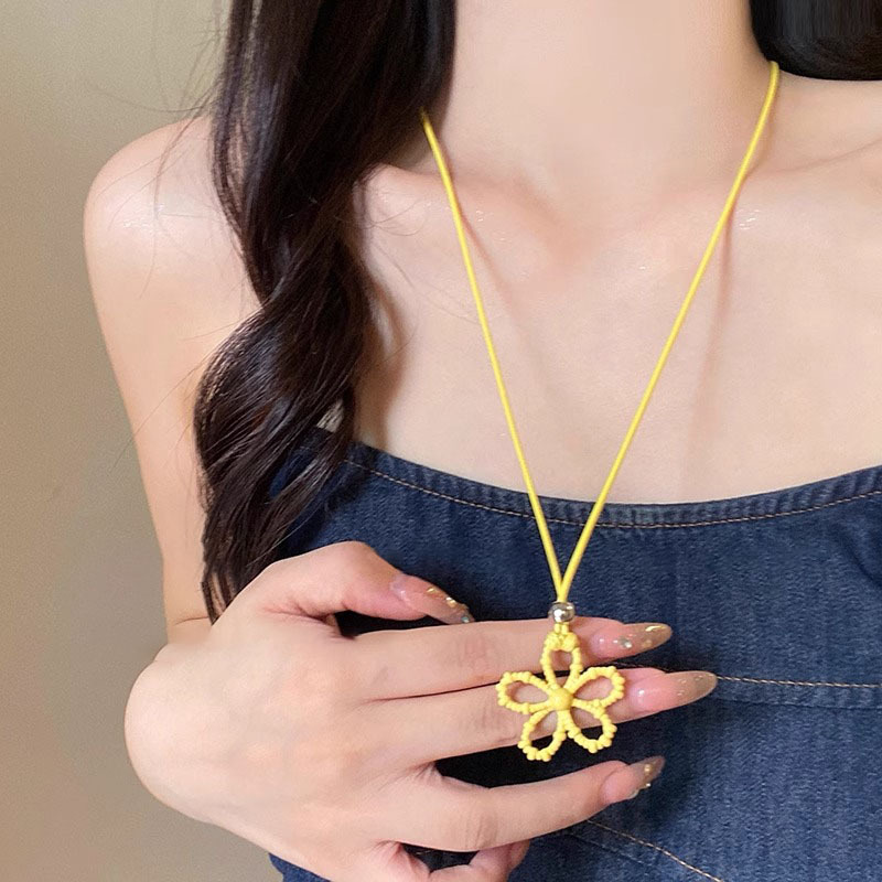 Dopamine colorful hollowed-out flower necklace for women, a unique Korean design with a high-end, delicate and sweet collarbone chain for women Application Scenario