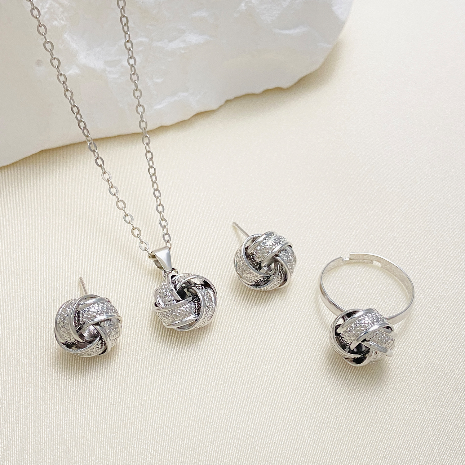 European and American InS-style twisted rope knot jewelry set, women's creative knot necklace, earrings, ring, twist sleeve decoration Specification drawing