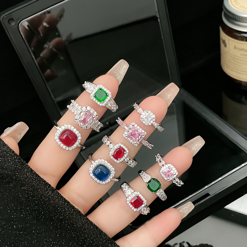 A new cross-border product, a square diamond candy-colored, fashionable and elegant open-top ring with a cold female style, a sweet and cool personality, and a high-end feel Specification drawing