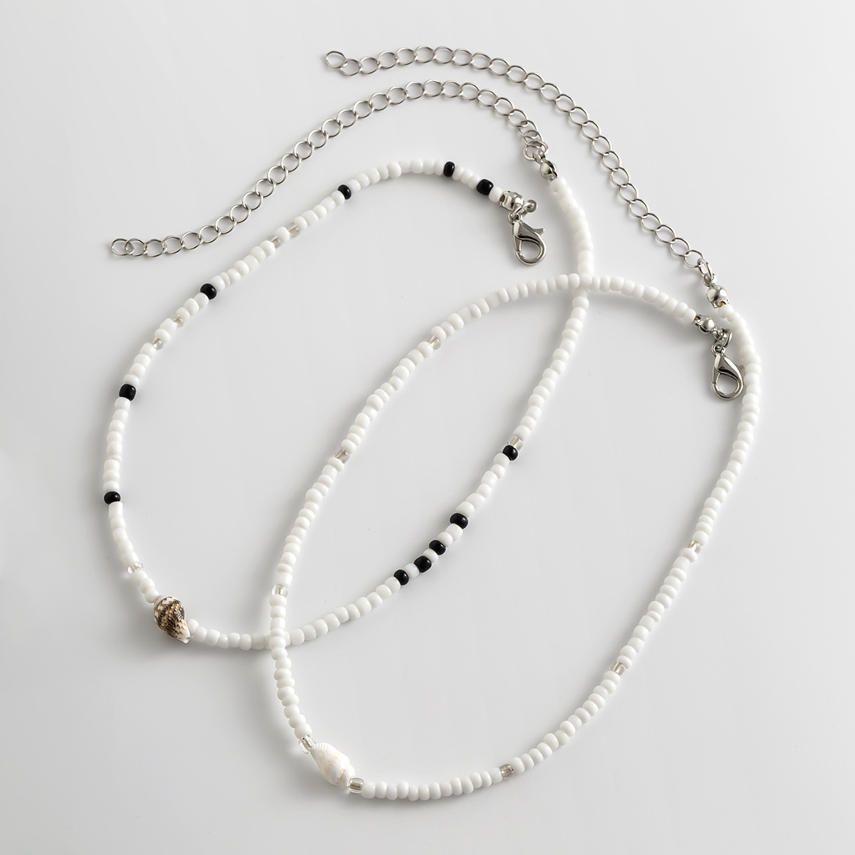 European and American cross-border jewelry, short and versatile handcrafted necklace, mixed color rice beads, simple conch multi-layer necklace Application Scenario