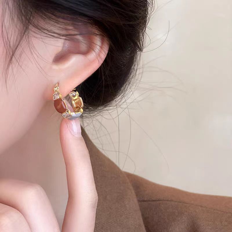 Romantic charm ~ Milk coffee circle zircon ear buckle earrings, versatile and high-end style, sweet and cool style earrings for girls details Picture