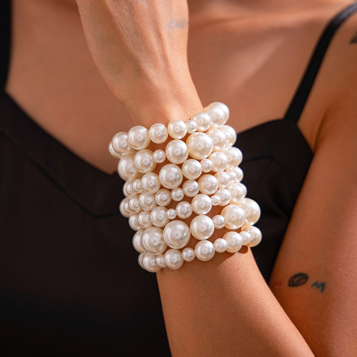 European and American cross-border jewelry punk pearl multi-layer necklace set, personalized hollowed-out cross stacked collarbone chain Specification drawing
