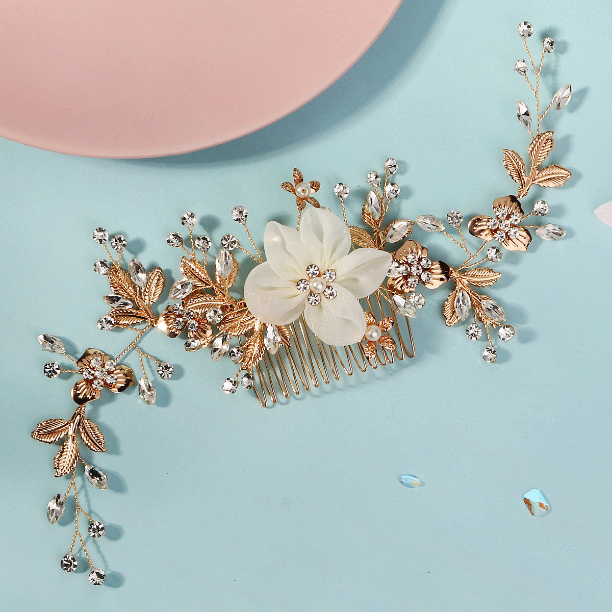 European and American bride accessories, hand-combed hair accessories, wedding banquet ancient-style updo accessories, leaf and flower golden hair combs details Picture