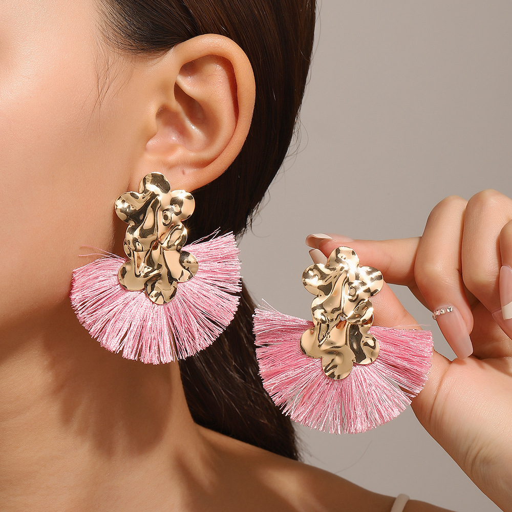 Cross-border fan-shaped tassel earrings for women, European and American retro niche design alloy flower earrings, exaggerated earrings wholesale full figure