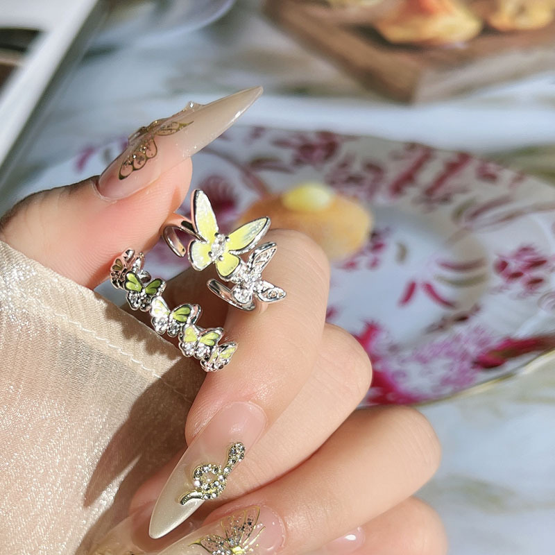 A fresh and unique summer street style with a yellow drip glaze butterfly, exuding a sense of fashion and sophistication. The open ring is exquisitely layered and worn by a woman full figure