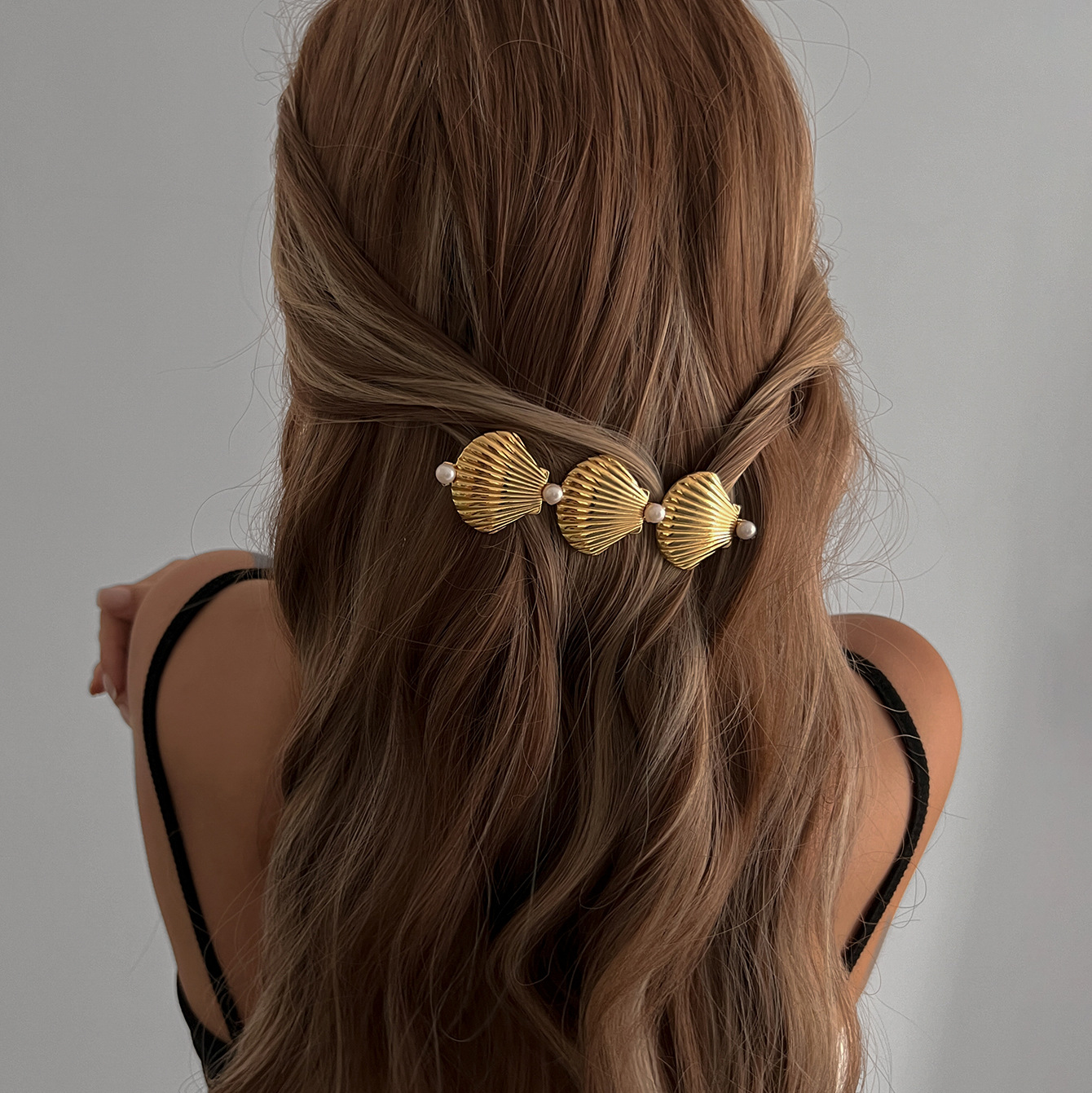 Wholesale of cross-border best-selling headwear clips, fashionable European and American style high-end hair clips, pearl hair accessories for the back of the head, one-piece clips Specification drawing