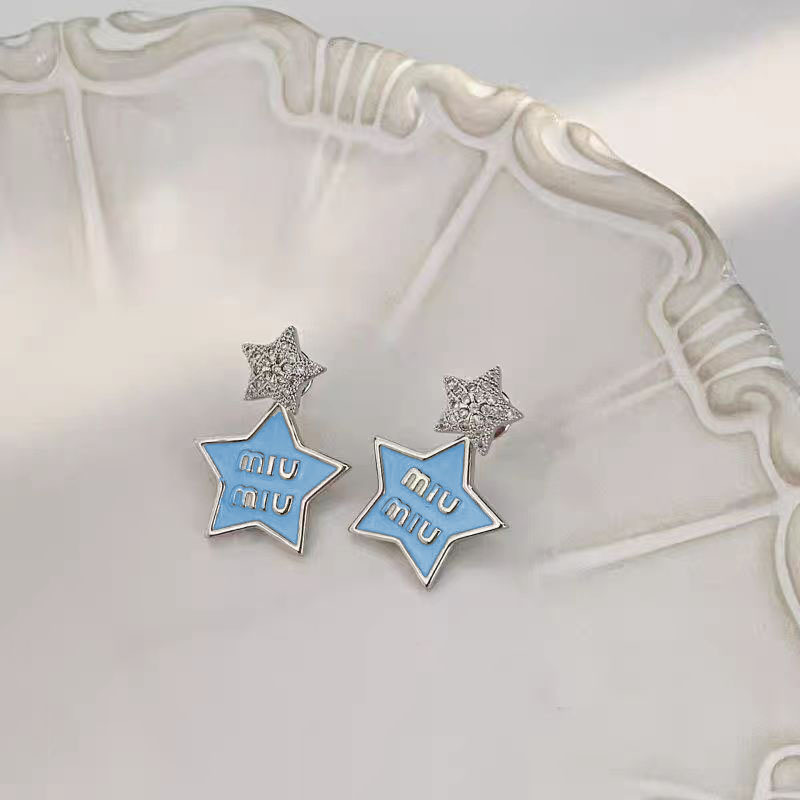 miu's new ear stud earrings feature five-pointed stars, small stars, diamond-encrusted letters, a sweet and cool style, and a unique design Specification drawing