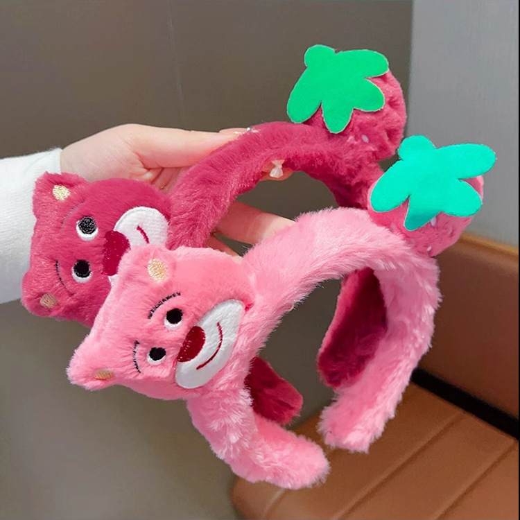 A teenage girl washes her face and presses her hair with a strawberry bear hairband. A popular girl has a cute plush strawberry headband. She applies a facial mask with hair clips and headwear Specification drawing