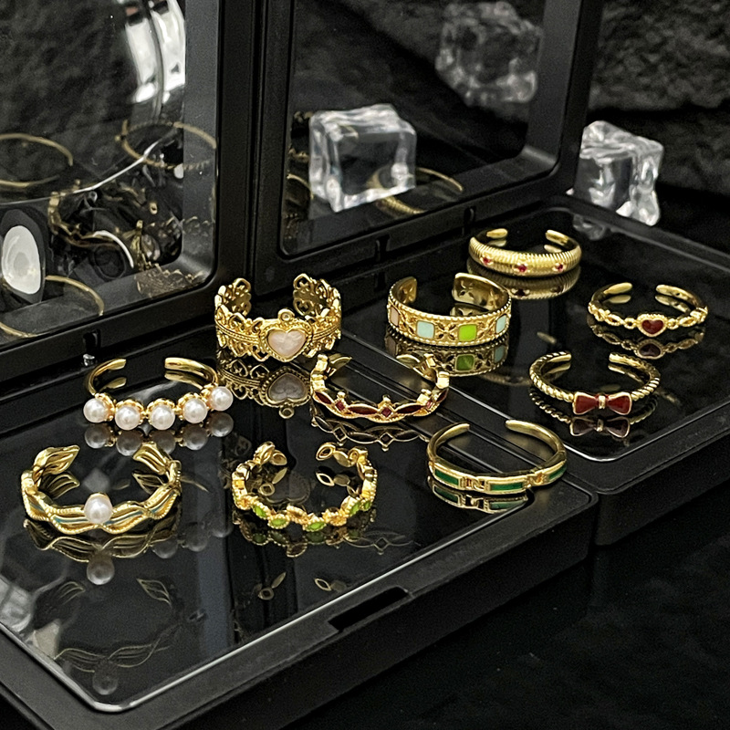 New Chinese-style retro niche heart-shaped glazed open-mouth ring for women, with irregular geometric lines, unique and elegant index finger ring Application Scenario