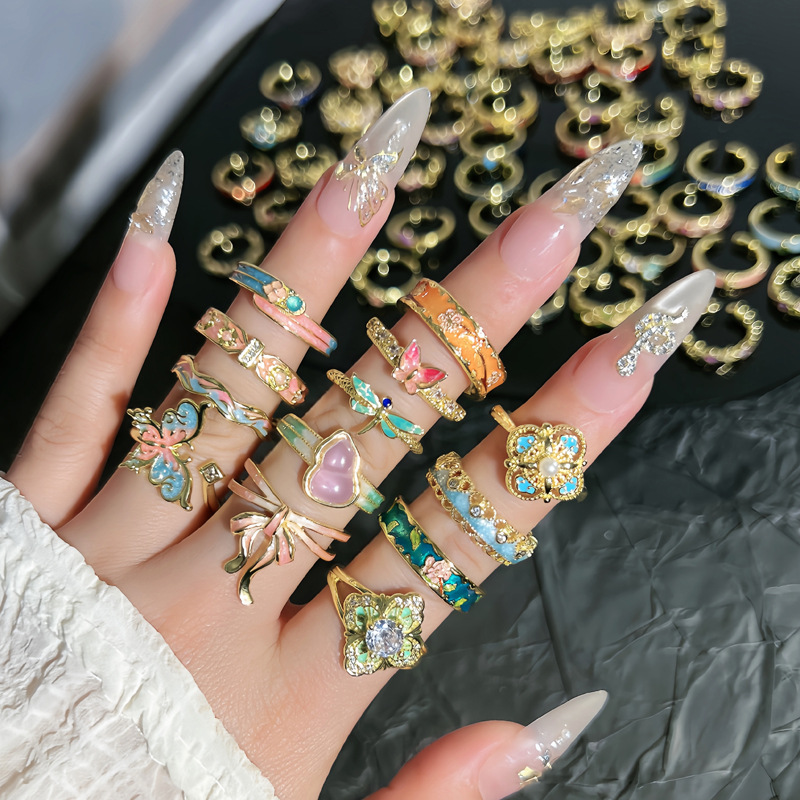 Sweet and cool, colorful enamel drop glaze, elegant court style retro ring, a popular female Internet celebrity, floral niche ring Application Scenario