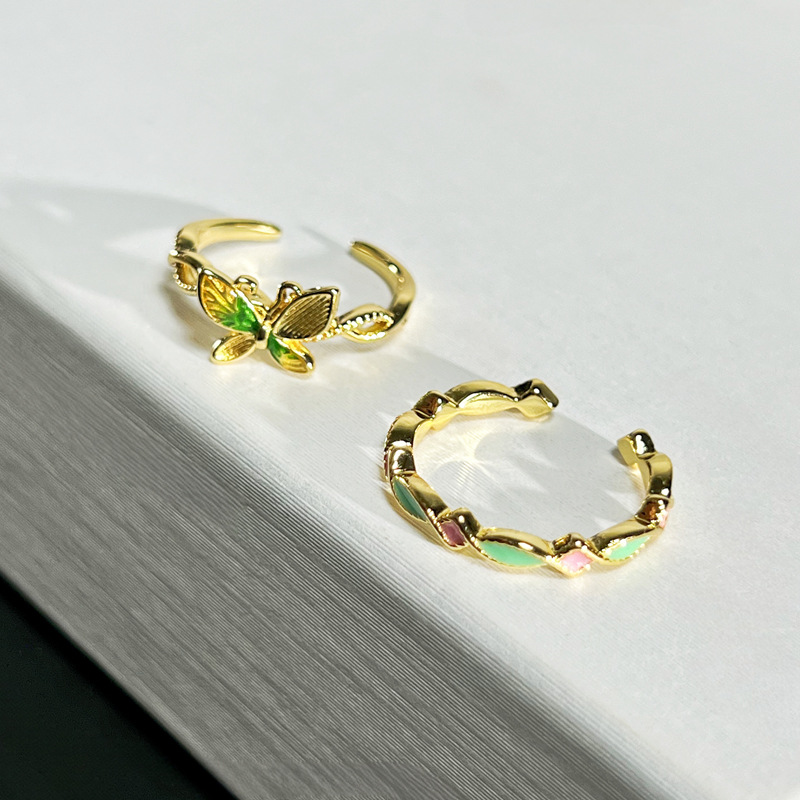 The small peach star pink and green color drip glaze ring with a light luxury and niche design sense for women, a fashionable butterfly personality ring details Picture