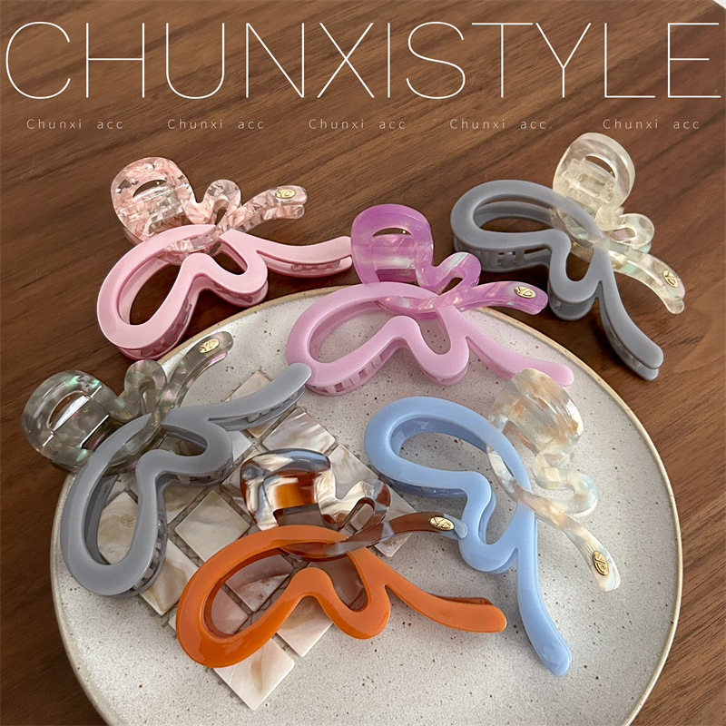 YD's new acetic acid gradient fresh butterfly shark clip for the back of the head, a girlish heart hair accessory and headwear clip for spring and summer full figure