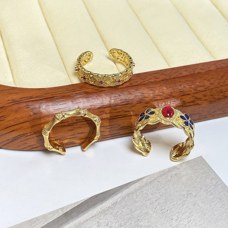 A retro gold enamel bamboo ring with a court style, a fashionable and high-end index finger ring for women, a new Chinese-style autumn and winter ring Application Scenario