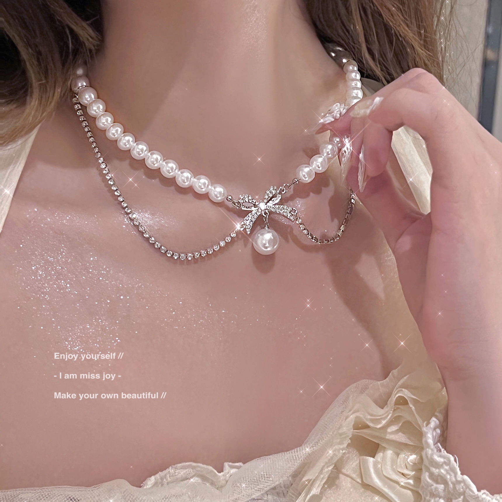 European and American light luxury pearl necklace, design sense, Internet celebrity bestseller, bow pendant, hair accessory, pearl chain, high-end collarbone chain details Picture