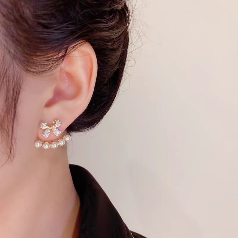 A pair of women's niche design bestseller earrings with two bow pearl stud earrings, a new bestseller in 2025 details Picture