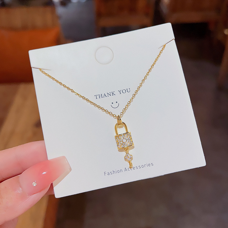 Titanium steel non-fading necklace, women's niche light luxury, niche design sense pendant, Instagram trendy Internet celebrity key lock collarbone chain Specification drawing