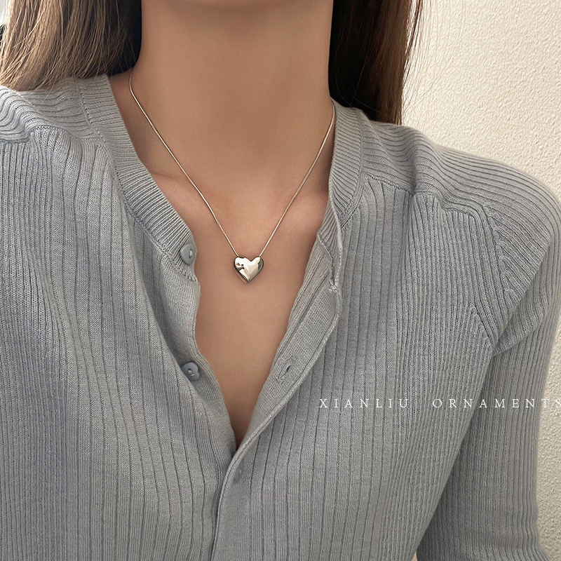 Silver heart-shaped necklace for women 2023, a new style of elegant heart-shaped collarbone chain, a light luxury and niche accessory necklace Specification drawing