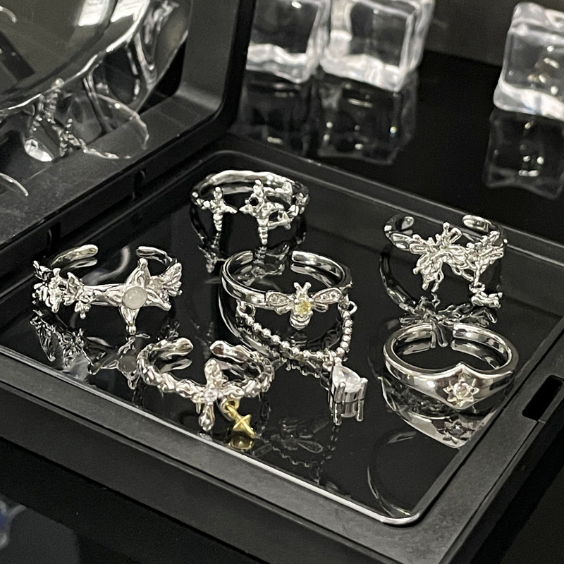 The simple and irregular texture tassel butterfly bee open ring is a trendy, high-end, fashionable and individual ring for women Application Scenario
