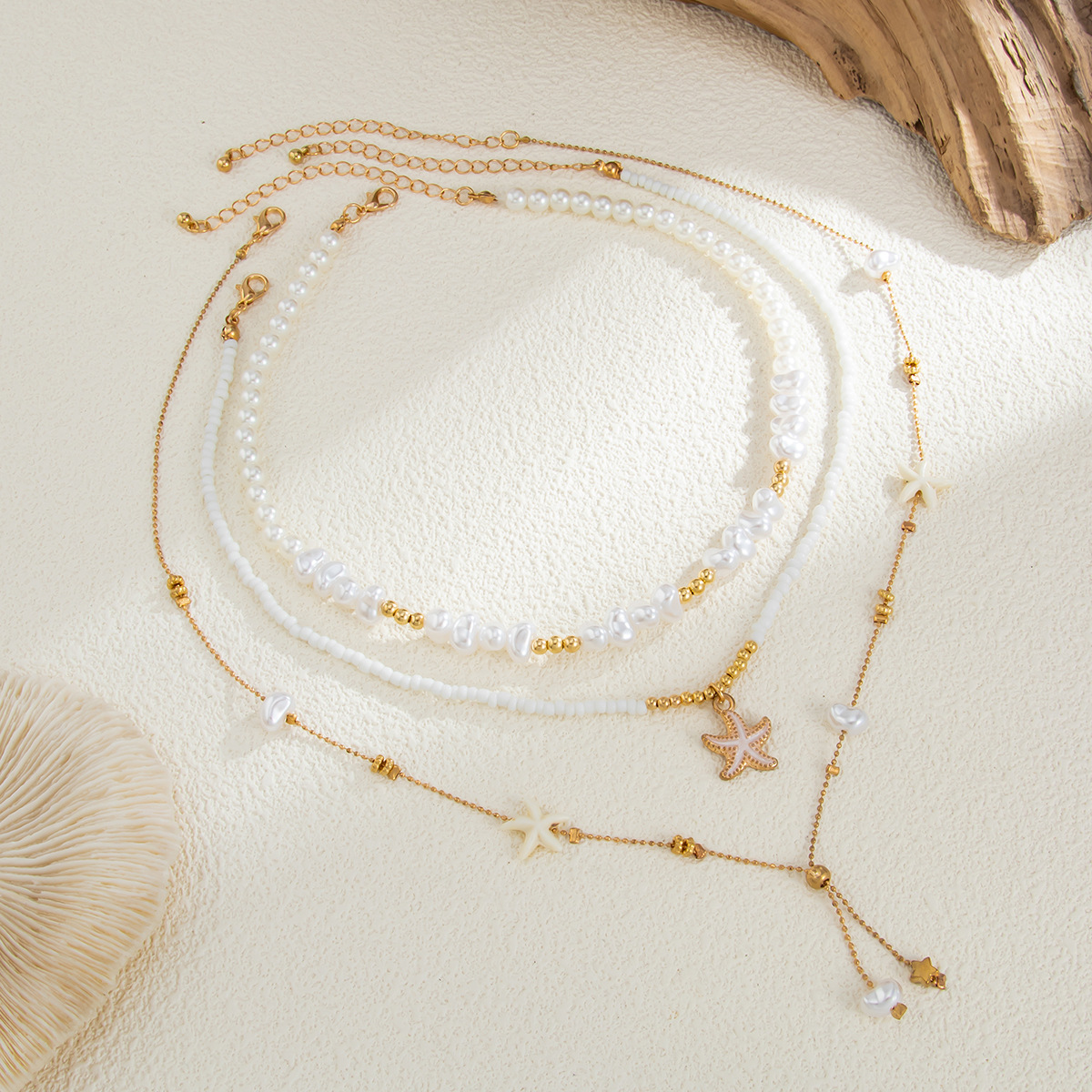European and American cross-border jewelry vacation style starfish imitation pearl pendant necklace, light luxury and niche fine chain collarbone necklace Application Scenario